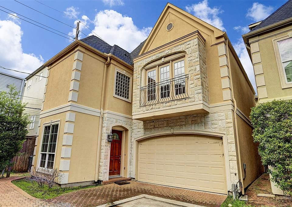 Winsome Estates: A private, gated community minutes away from the Galleria! A rare find with a flexible floor plan and outdoor space! Free-standing; no attached neighbors!