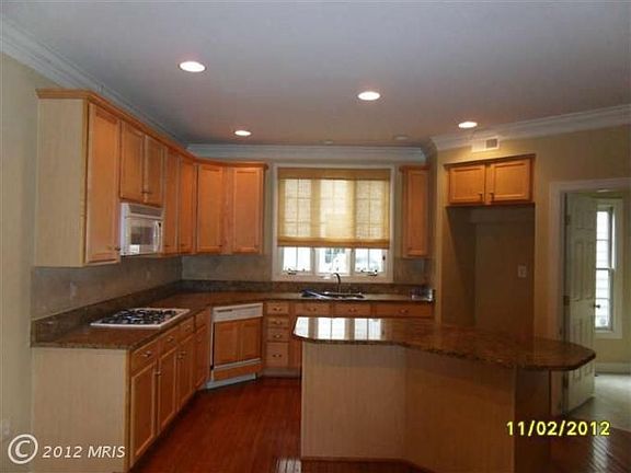 2nd image of 731 Lake Varuna Dr