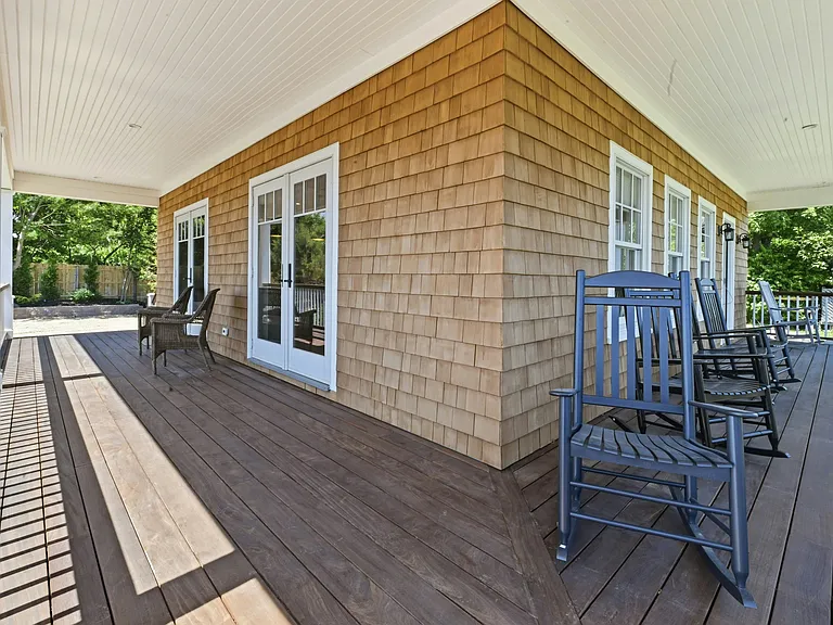 3104 Sound Ave — Photo 18