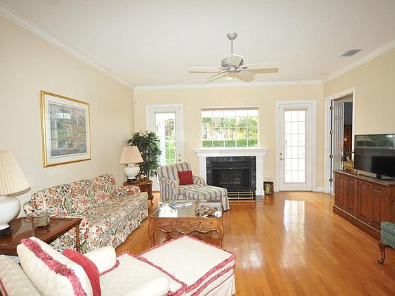 3rd image of 1219 Arlington Pl