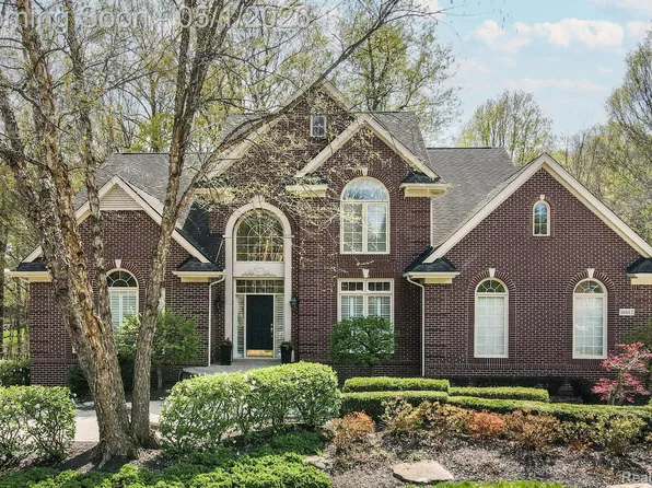 16612 Brooklane Blvd, Northville, MI 48168