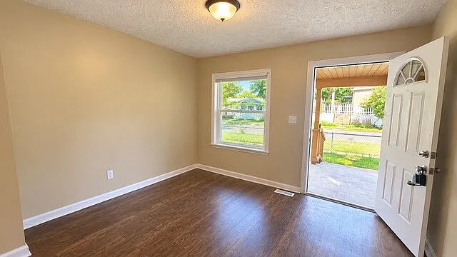 1 bed, 1.0 bath, $1,025 — Photo 3