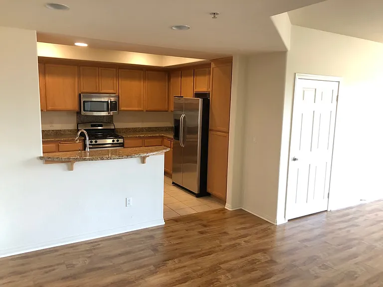 Glenoaks Villas — Photo 71