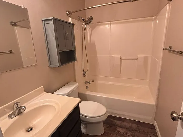 110 Texas St — Photo 12