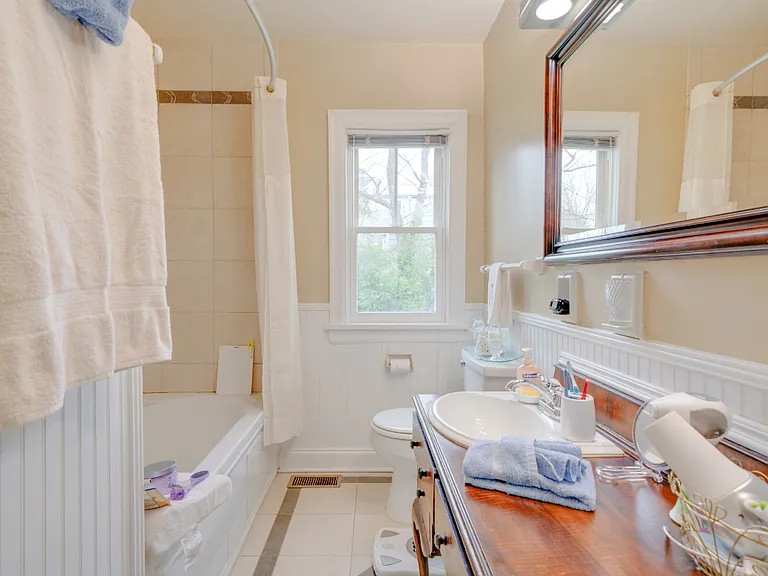Bath with jet spa tub. Located between bedrooms on the bedroom wing.