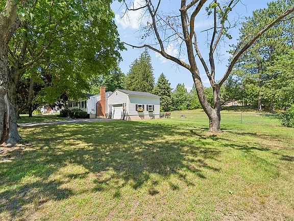 3rd image of 83 Colgate Dr