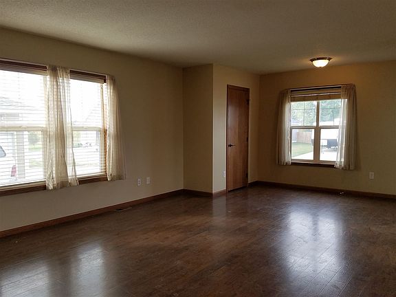 2nd image of 406 9th Ave SE