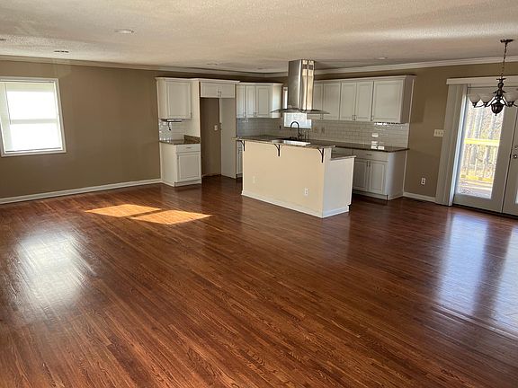 5th image of 12202 Greenleaf Dr SE