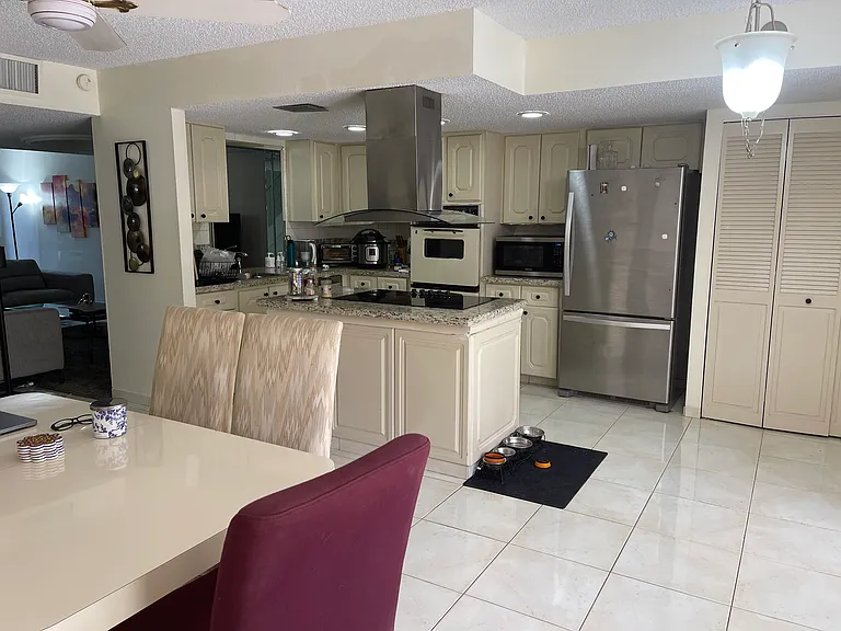 824 NE 27th Ave — Photo 8