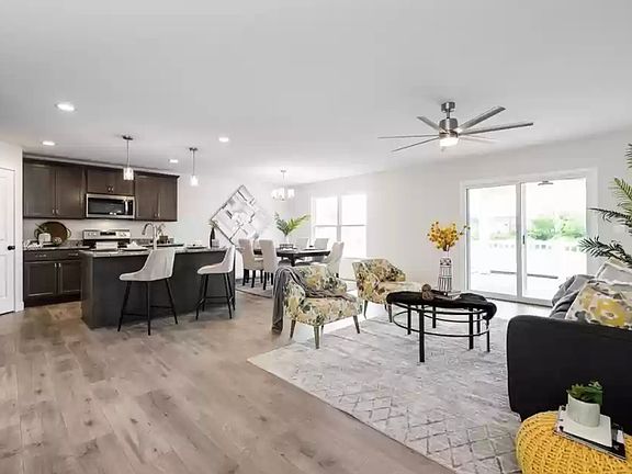 4th image of 810 Applewood Creek Dr #1-19B