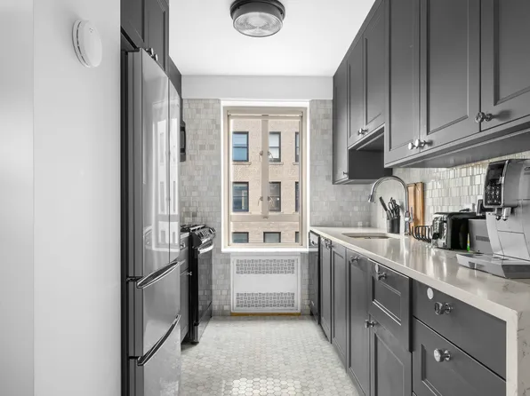 60 Remsen Street image 5 of 6