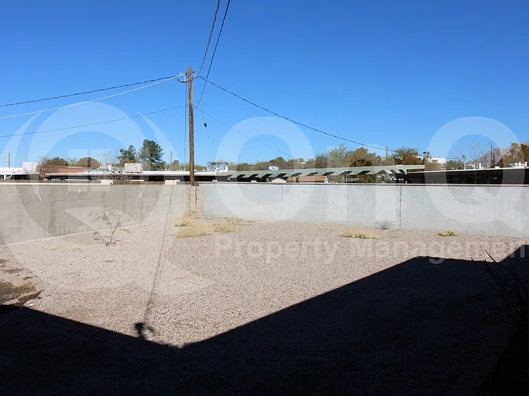 4741 N Fontana Ave — Photo 16