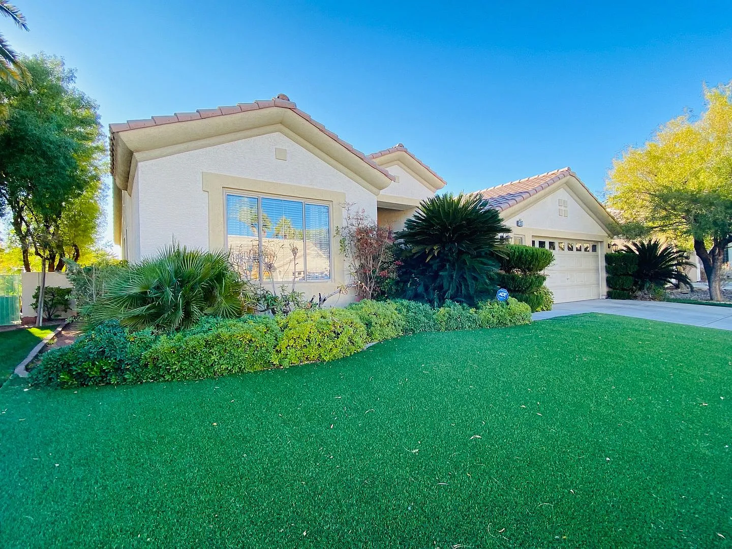 Gorgeous Single Story Property Inside Rhodes Ranch Guard Gated Community With Magnificent View Of... — Photo 2