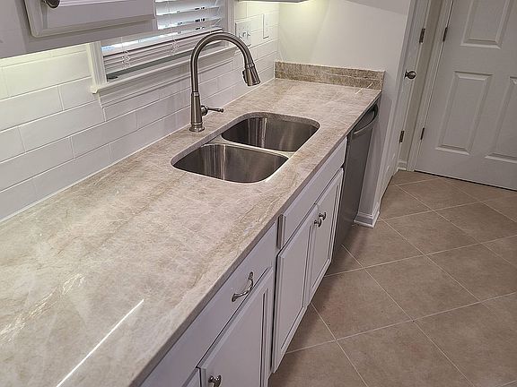 5th image of 8025 Dovie Ln