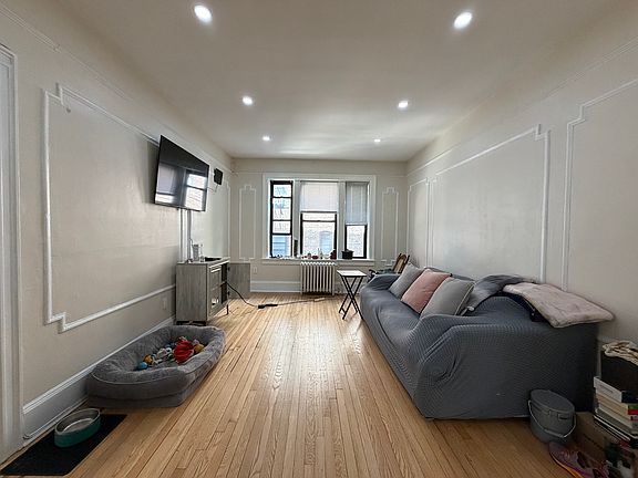 5th image of 38 Duncan Ave #4