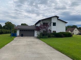 1 Oakview Rd, Carbondale, IL 62901