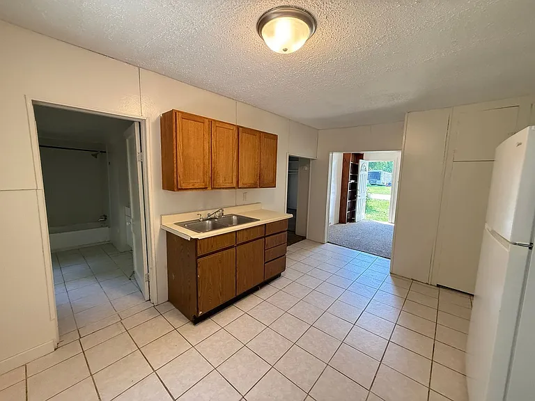 906 Helena Ave — Photo 9