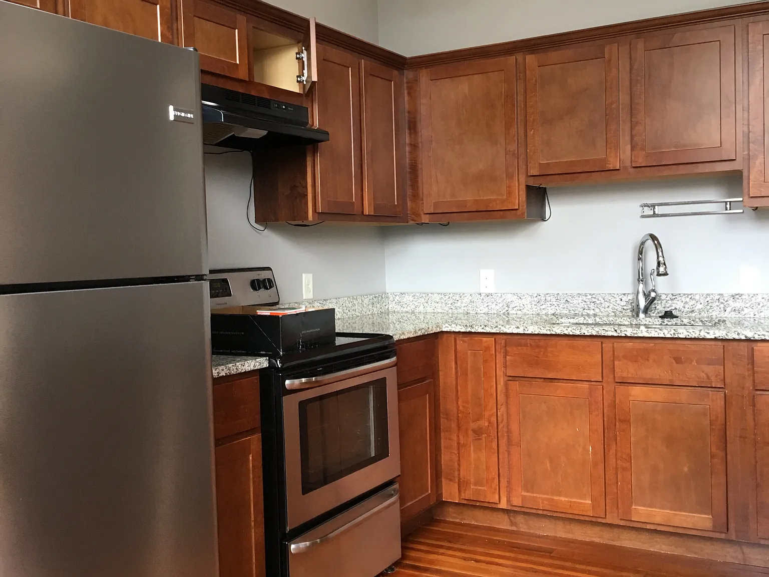 2 bed, 1100 sqft, $1,400 — Photo 4