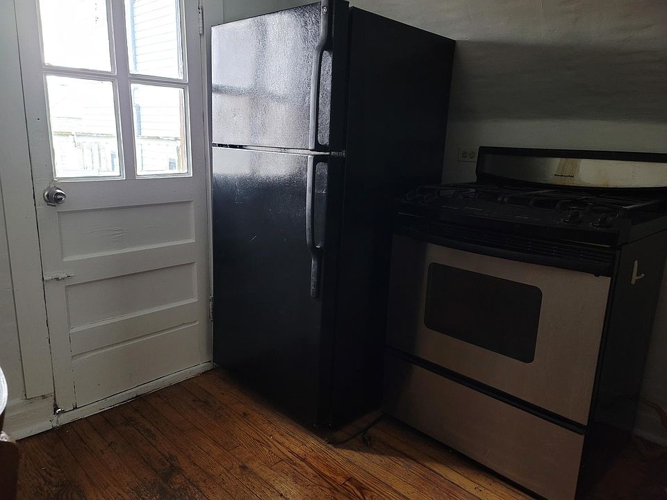 1st image of 2229 W Oakdale Ave
