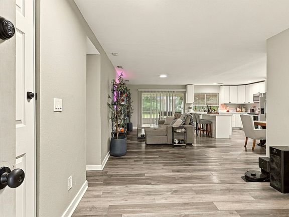 2nd image of 7 Carr Ln