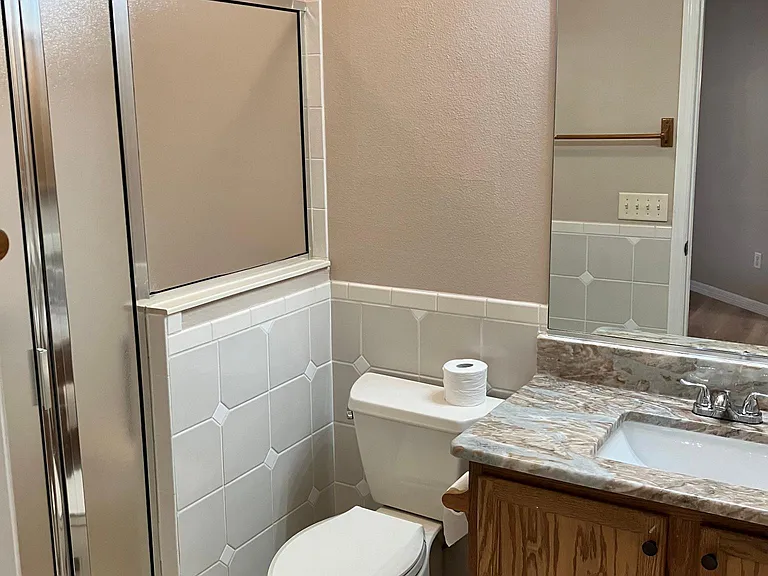 889 Lexington Ln — Photo 23