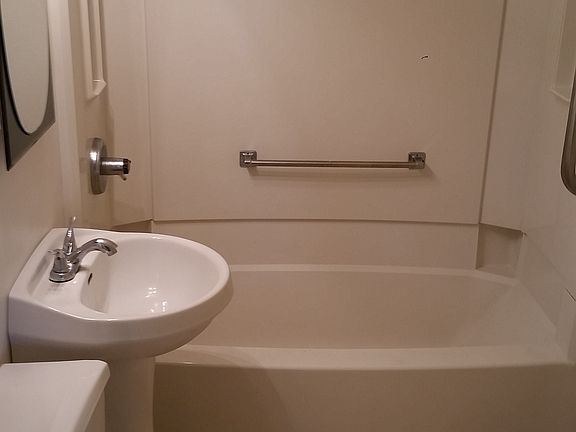 3rd image of 4866 Wentworth Blvd