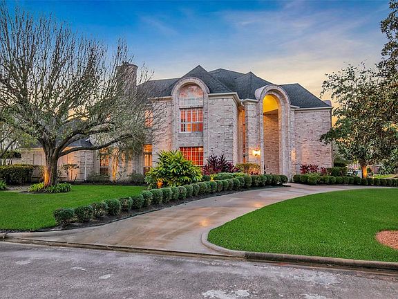 3rd image of 2502 Autumn Shore Cir