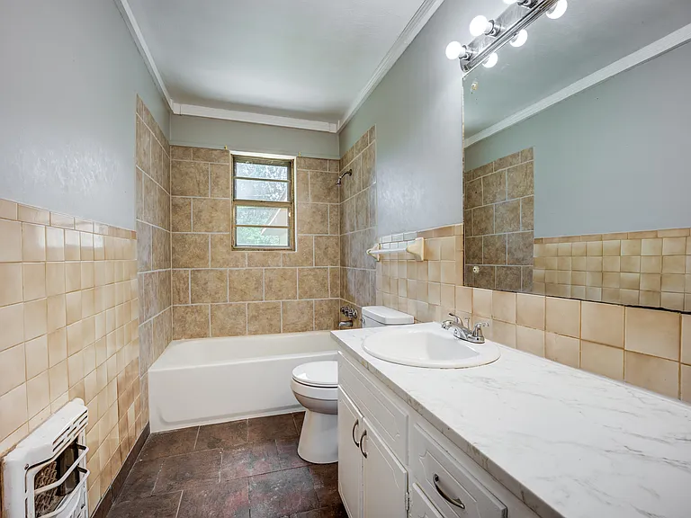 2816 Memphis St — Photo 6