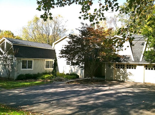 1st image of 6 Hoyt Rd