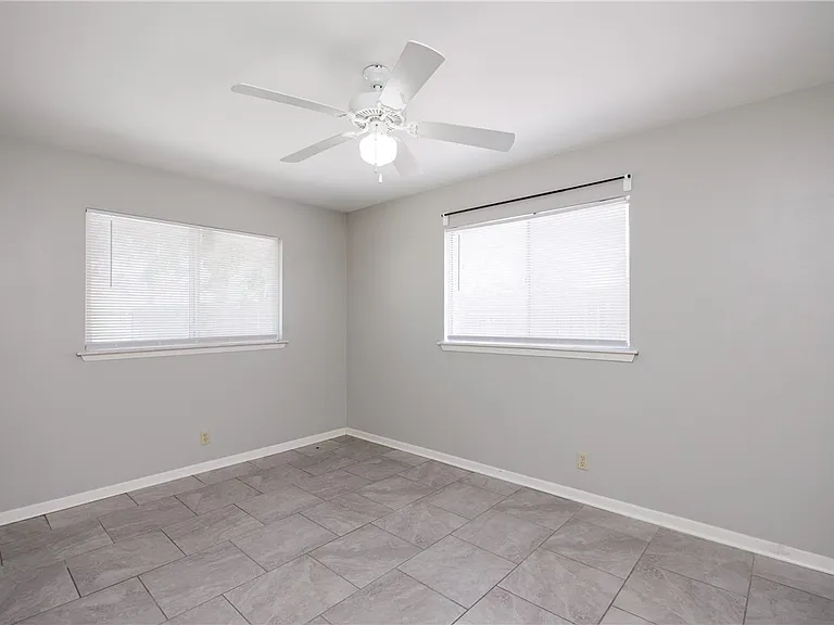 207 Blanco Dr — Photo 32