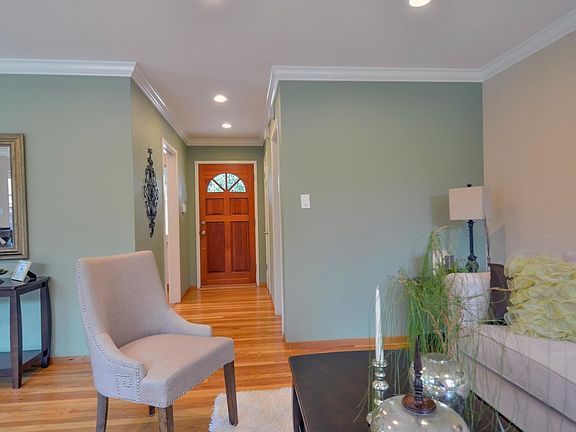 3rd image of 3241 Greentree Way