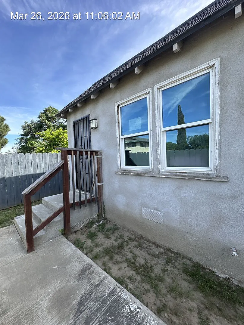 Building Photo - 240 E Hanford Armona Rd #A-E