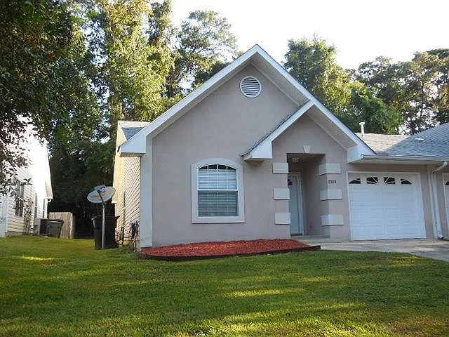 3 bed, 1450 sqft, $1,900 — Photo 1