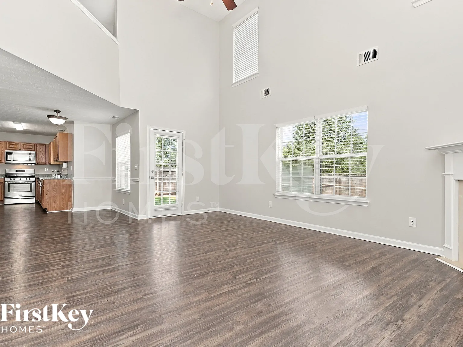 3 bed, 2.5 bath, 2392 sqft, $2,015 — Photo 3