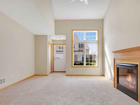 4th image of 601 Meadow Ln