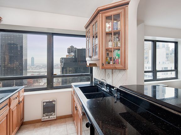 3rd image of 240 E 47th St APT 20E