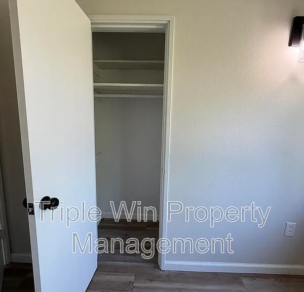 945 Paddock Dr — Photo 33