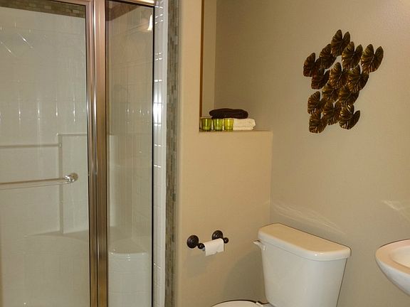 3rd image of 4427 Logan Dr NE