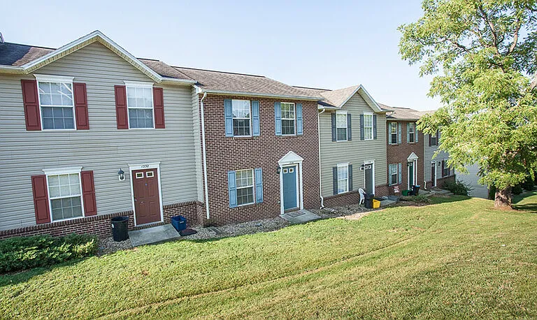 1334 Devon Ln — Photo 1