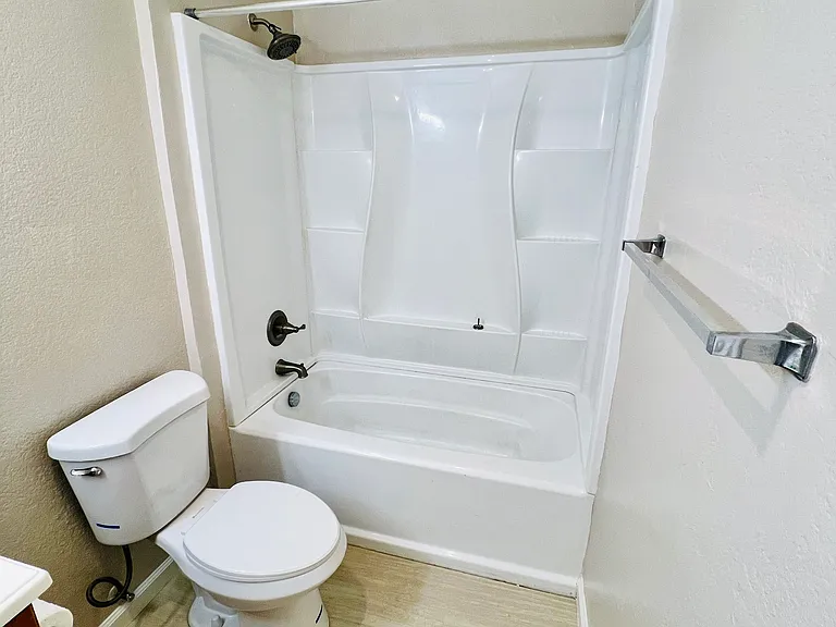 217 E Locust St #8 — Photo 3