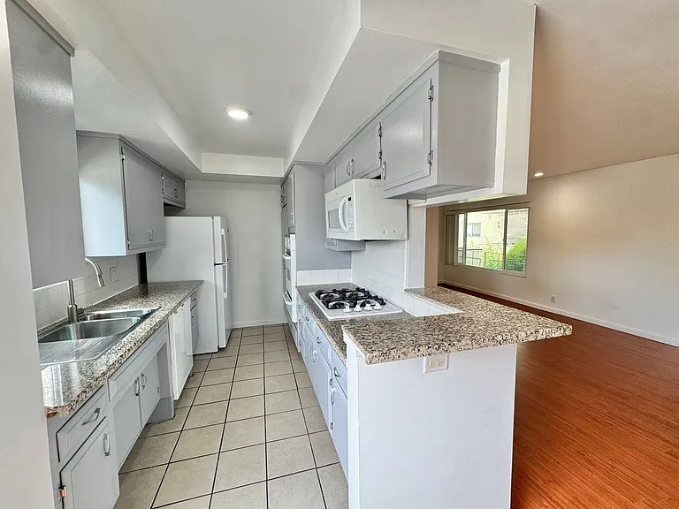 8555 Saturn St — Photo 5