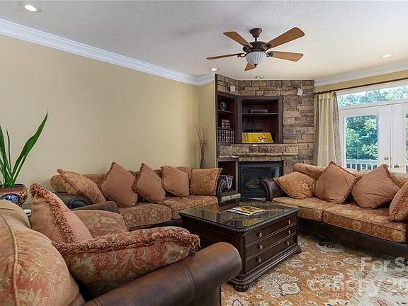 5th image of 4031 Plantation Dr #50