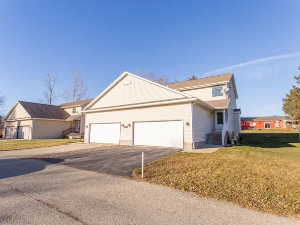 1415 2nd St #2, New Glarus, WI 53574
