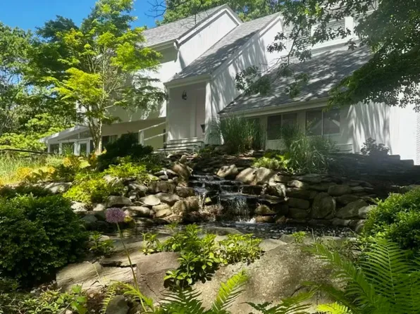 https://photos.zillowstatic.com/fp/c31be1ef734c8e50163764371a054c16-p_e.webp
