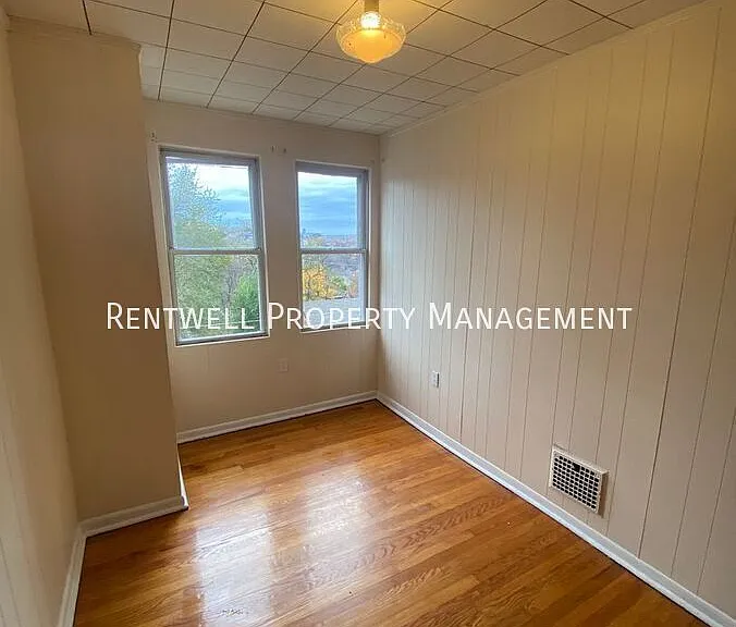 2083 Plainview Ave — Photo 17