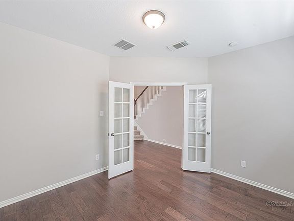 5th image of 2810 Chalet Knolls Ln