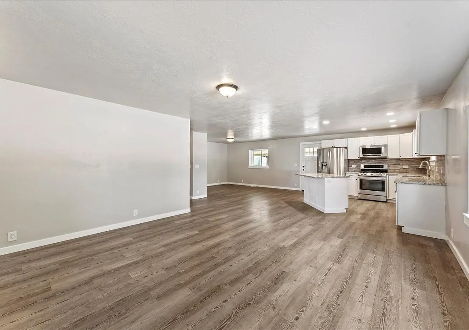 Spacious Middleton Home, Utilities & Lawn Care Included for $300/month — Photo 4