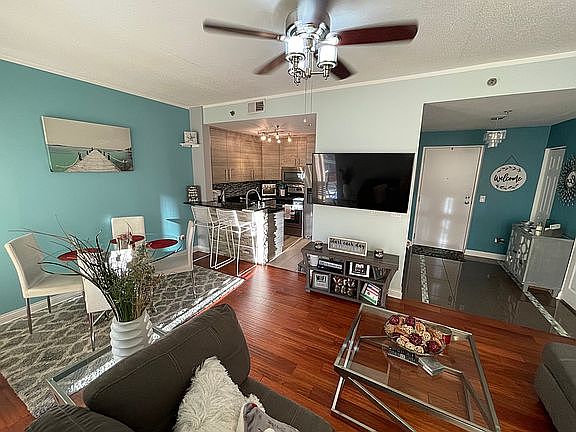 5th image of 400 Village Cir Unit 216