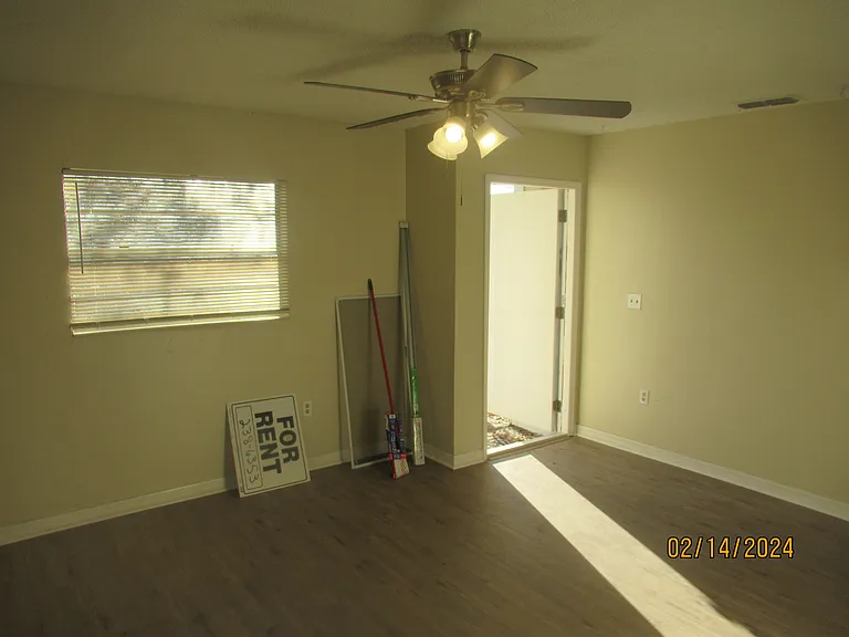 2102 W Beach St #B — Photo 13