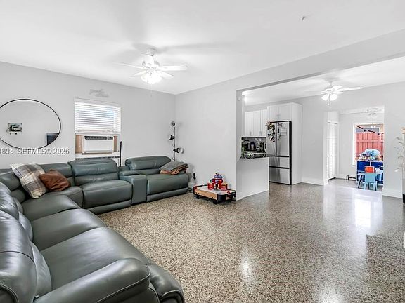 4th image of 9435/9437 SW 39th St